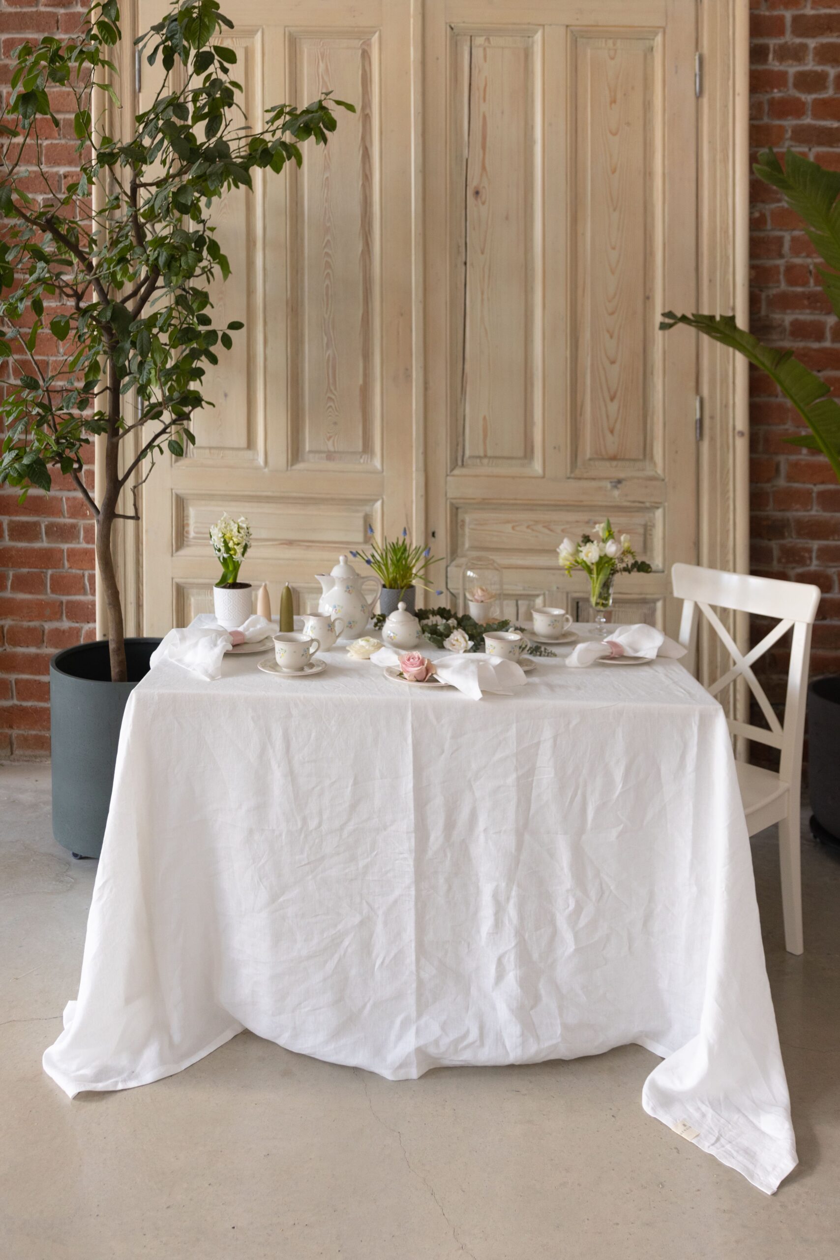 Sanftes Weißes Tischtuch