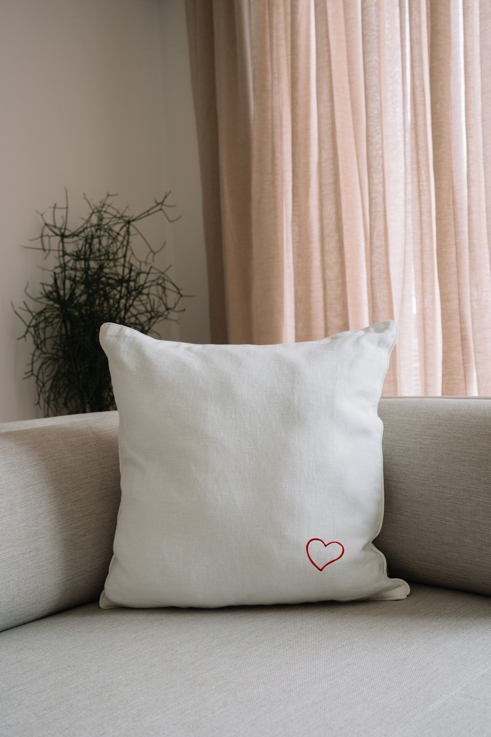 Kissen in CLASIC 50x50 cm mit einfacher Stickerei