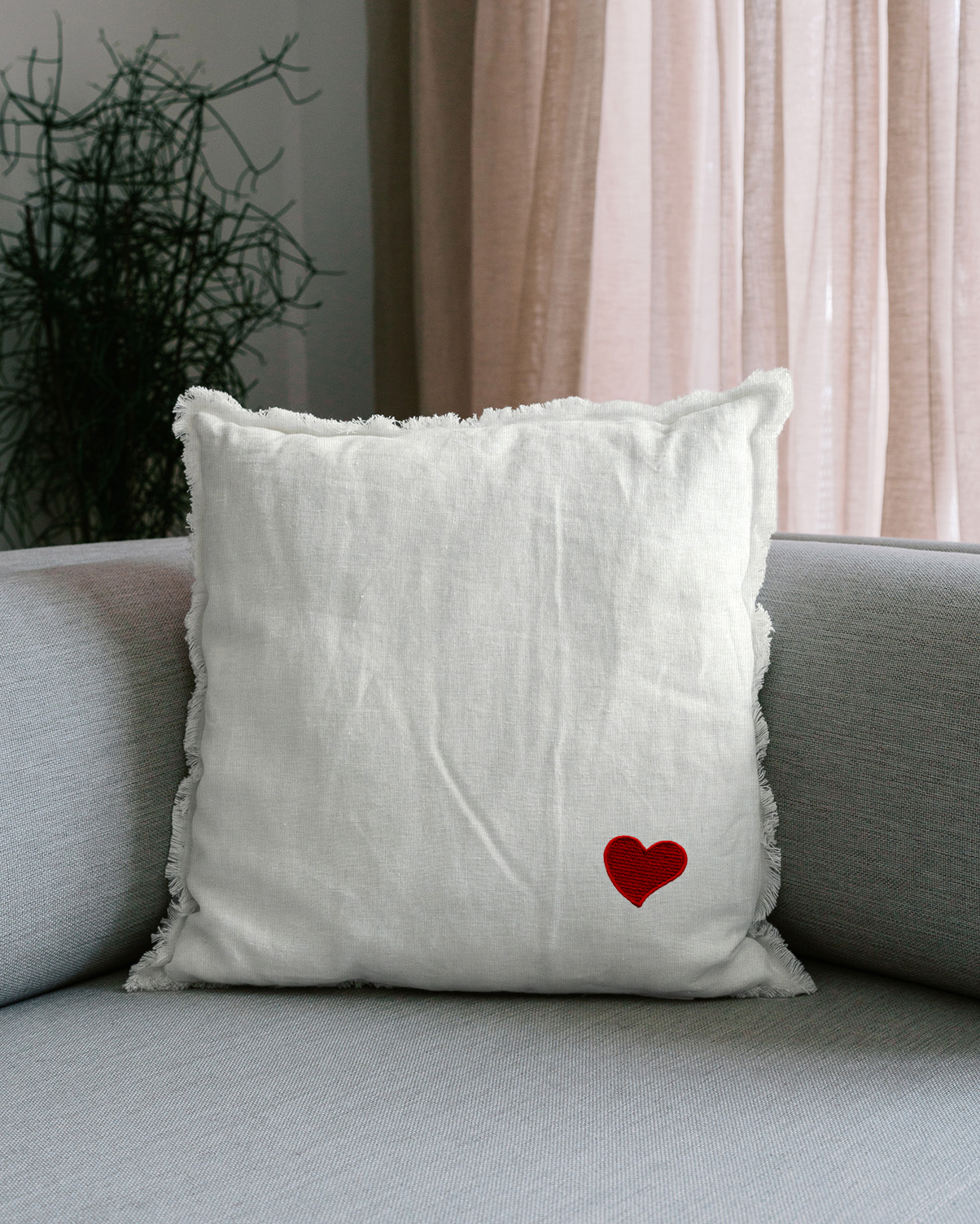 Kissen in CLASSIC mit Fransen 50x50 und Stickerei