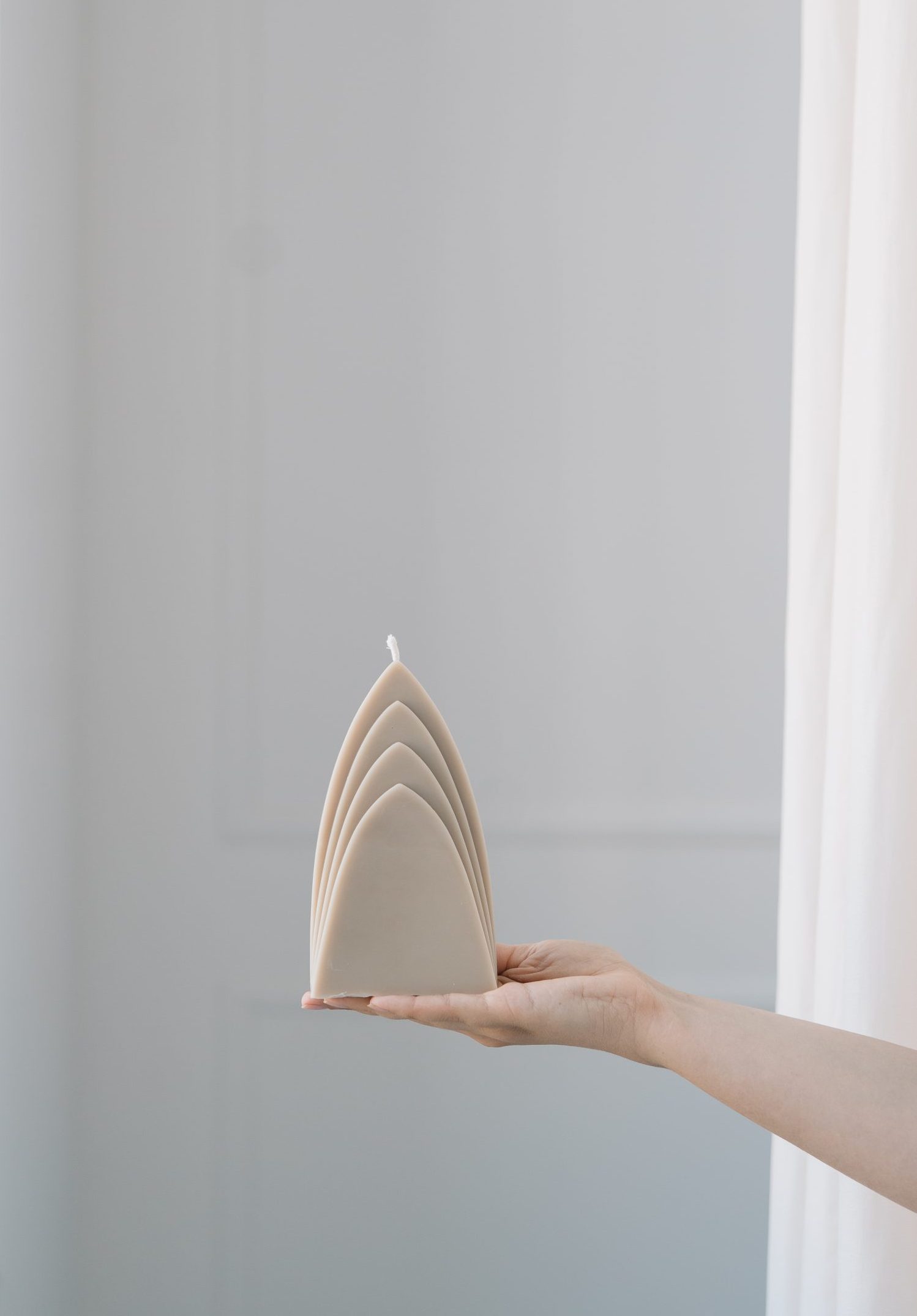 Handgemachte Naturwachskerze Earth Chapel