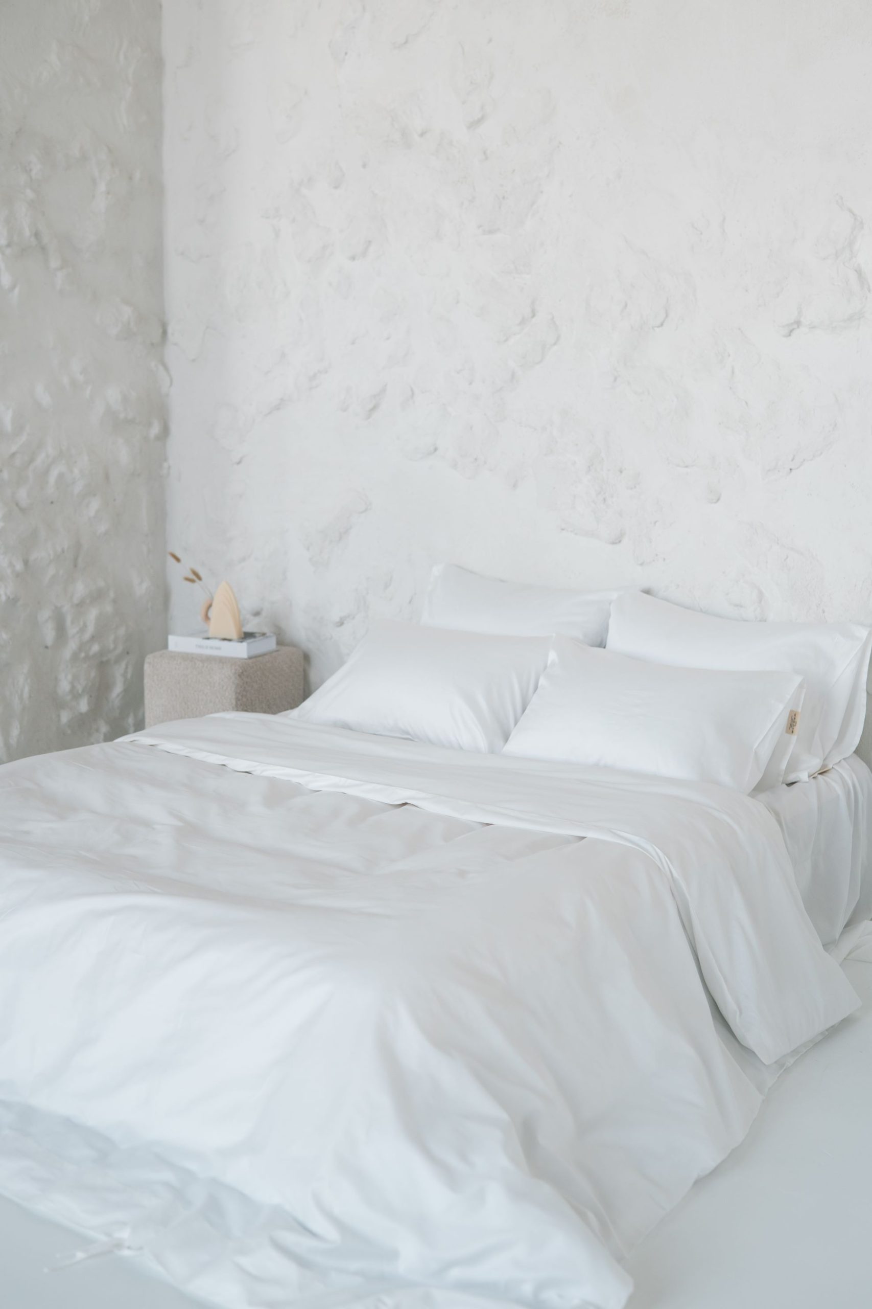 Luftiges Set aus weißer Baumwolle mit 50x60cm Kissenbezügen und 80x200cm Bettlaken