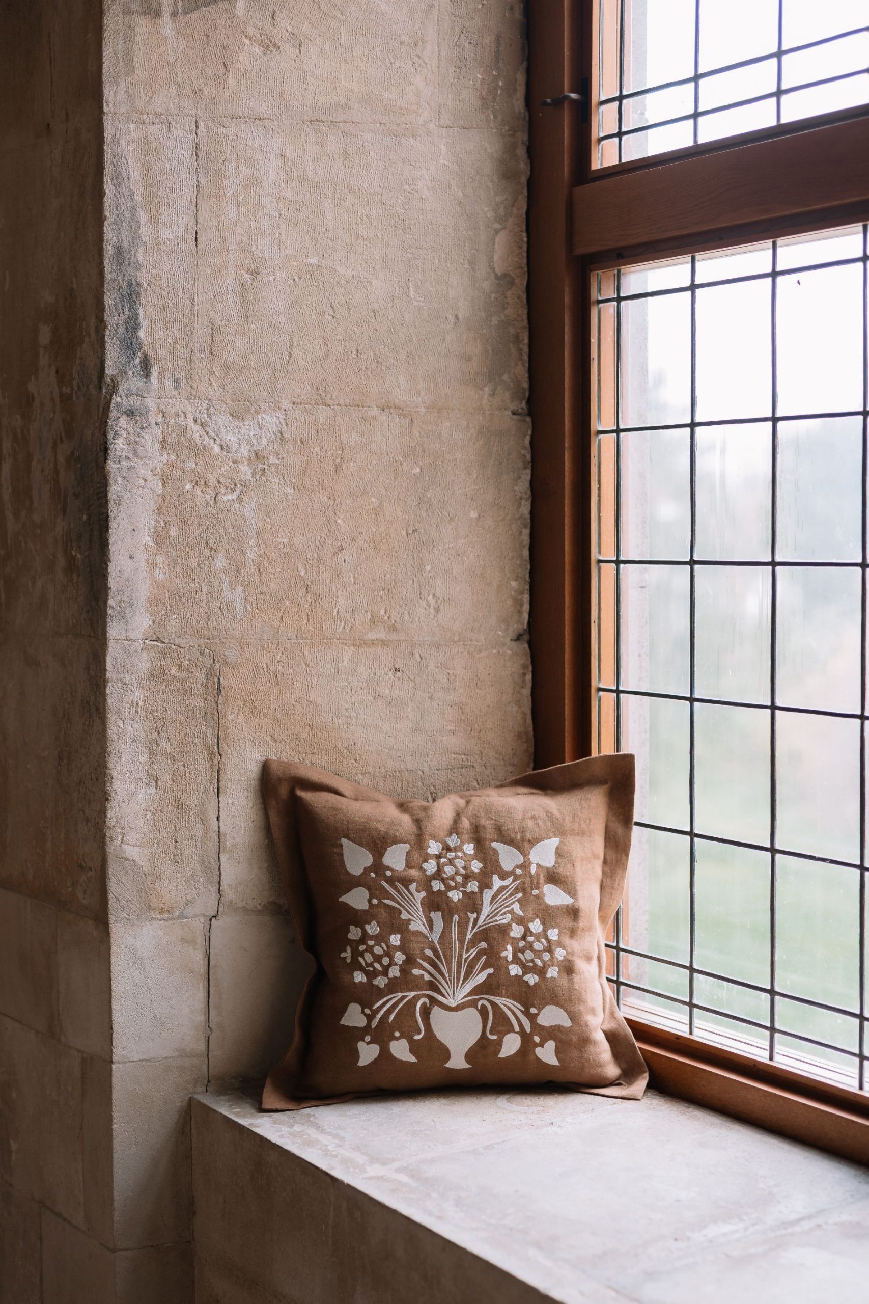 Deko-Kissenbezug VAZĂ MIT BLUMEN weiß 50x50cm